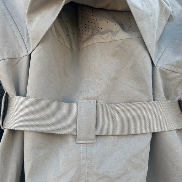 Lululemon Water Resistant Always There Short Trench Coat Size 6 - Picture 8 of 15